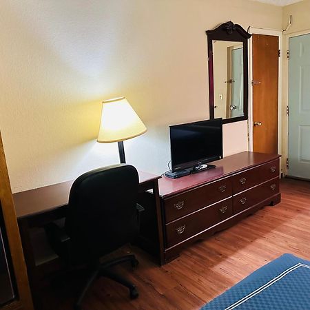 Warrick Plaza Inn Plainview Экстерьер фото