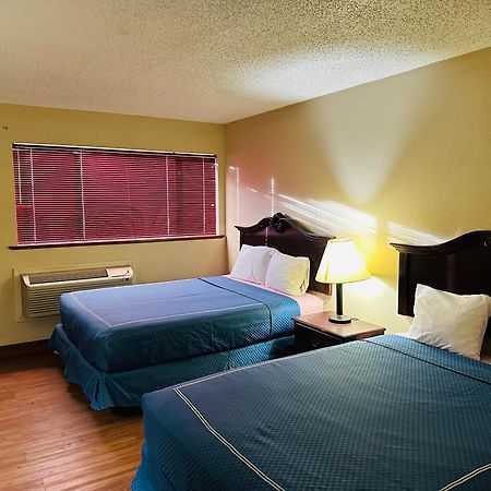 Warrick Plaza Inn Plainview Экстерьер фото