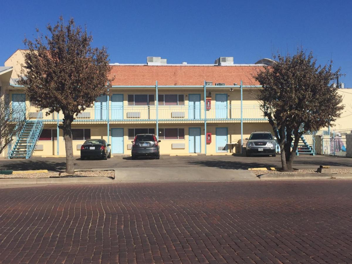Warrick Plaza Inn Plainview Экстерьер фото