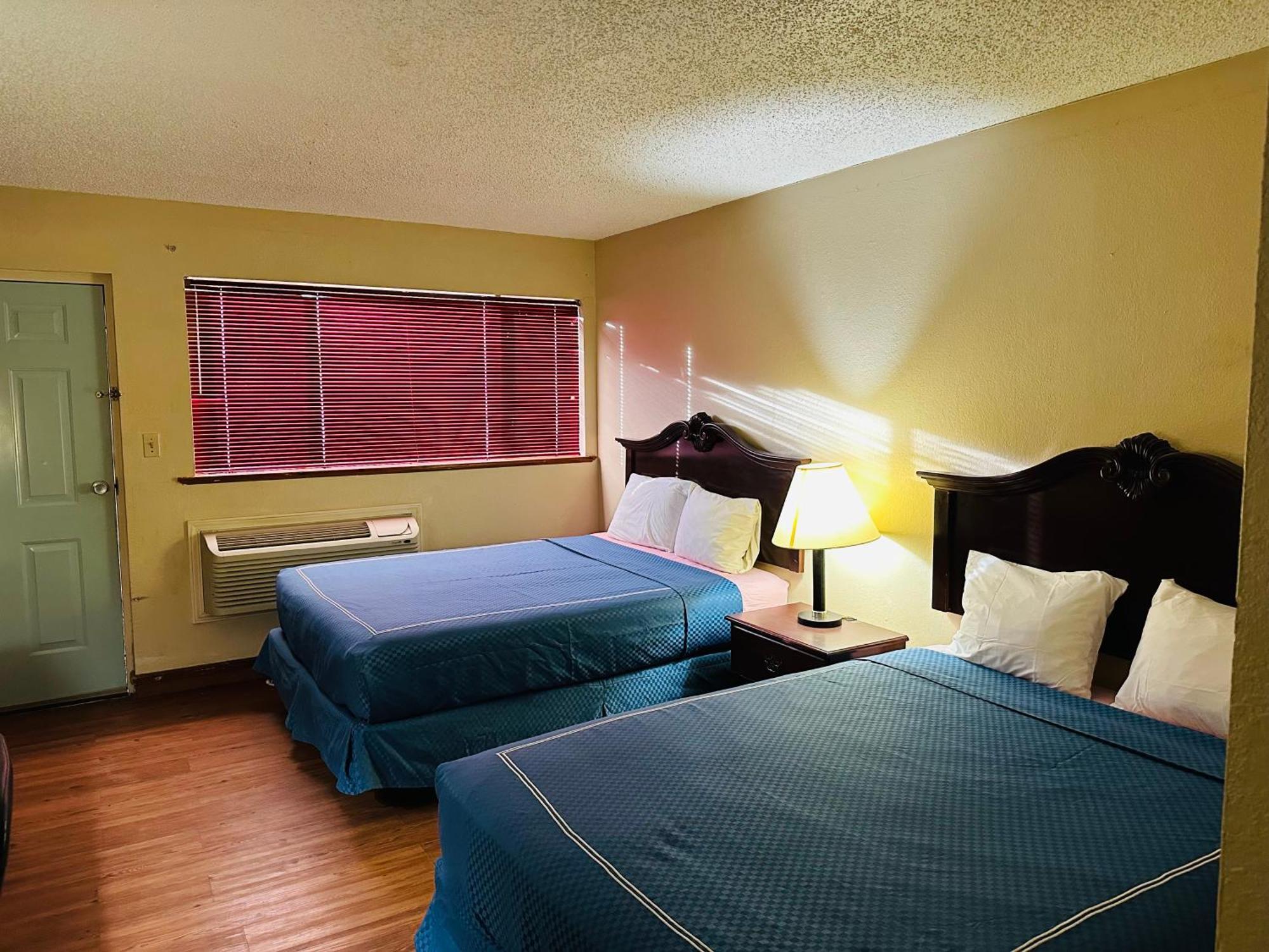 Warrick Plaza Inn Plainview Экстерьер фото